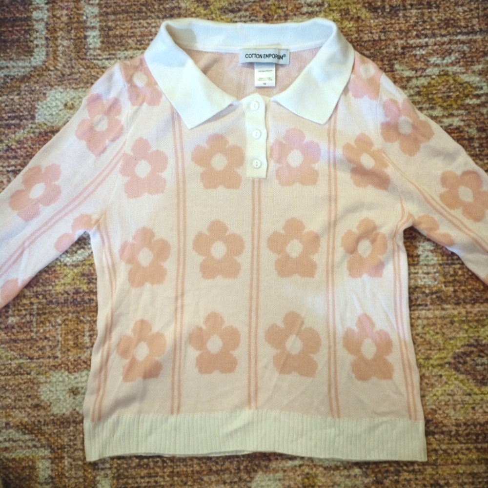 I ACCEPT OFFERS! White And Pink Floral Knit Long Sleeve Polo Style Shirt. WMNS M